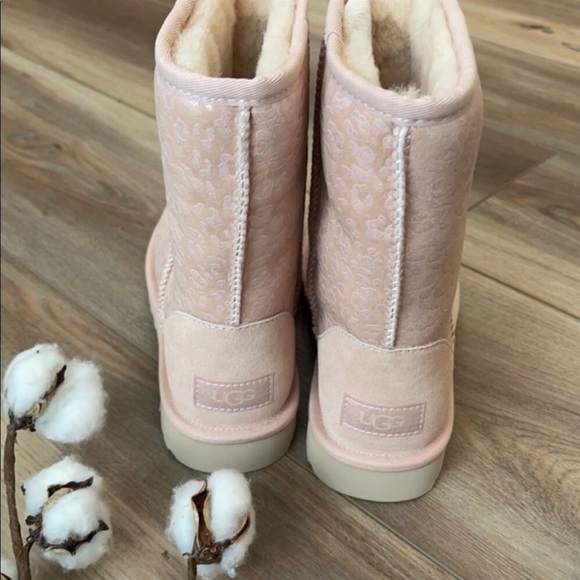 🌿UGG🌿CLASSIC SNOW LEOPARD BOOTS - Picture 10 of 15